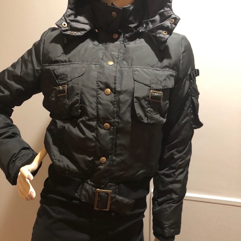 Bebe New with the tags military Jacket.
Fillers-•80% Down •20%Feather.